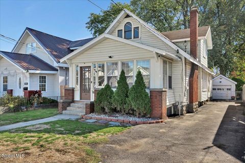 Photo of 918 Altamont Avenue, Schenectady, NY 12303 (MLS # 202528022)