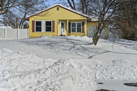 Photo of 4 Silverberry Place, Albany, NY 12211 (MLS # 202611293)