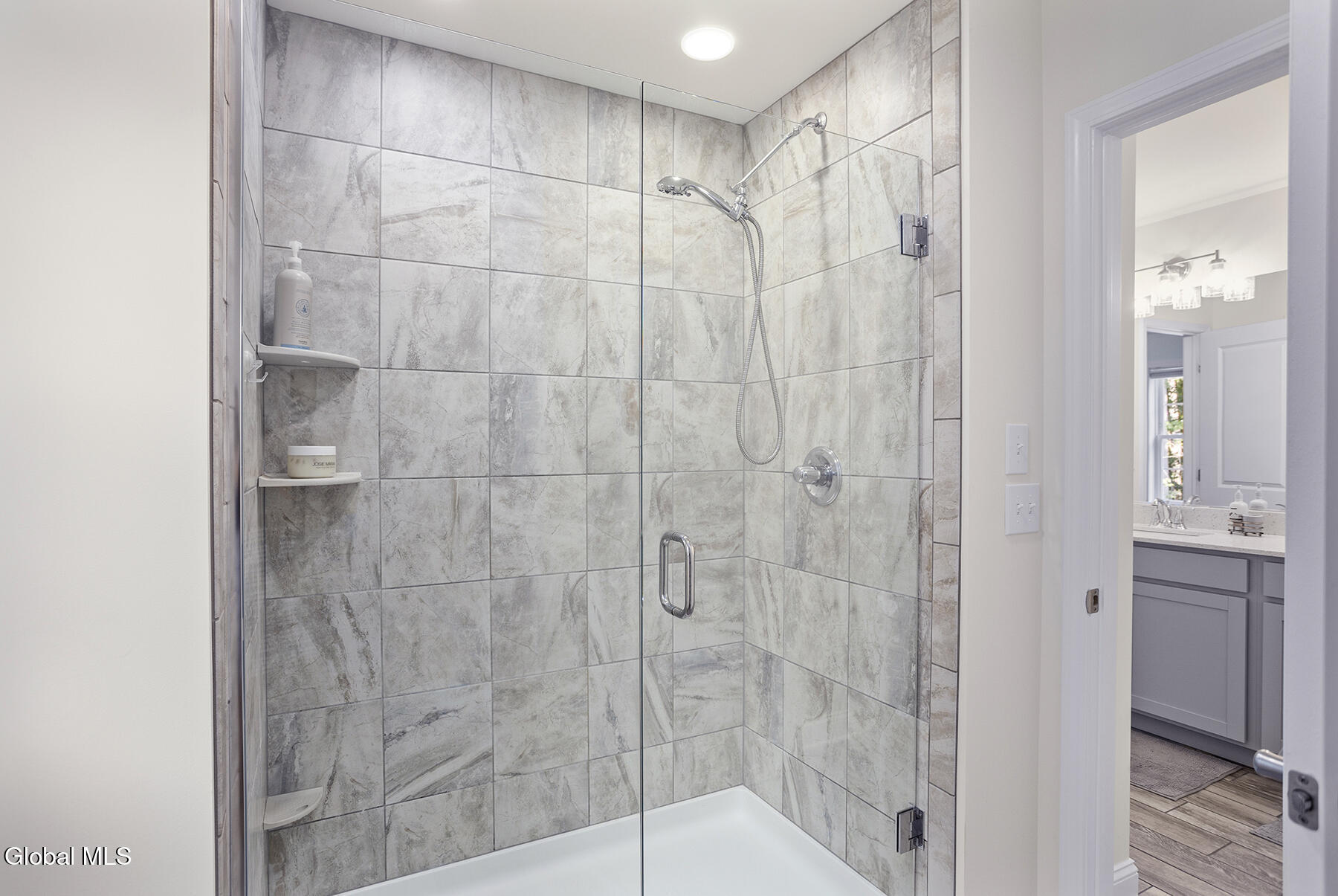 Round Lake, New York 12151, United States, 3 Bedrooms Bedrooms, ,3 BathroomsBathrooms,Residential,Pending,188587