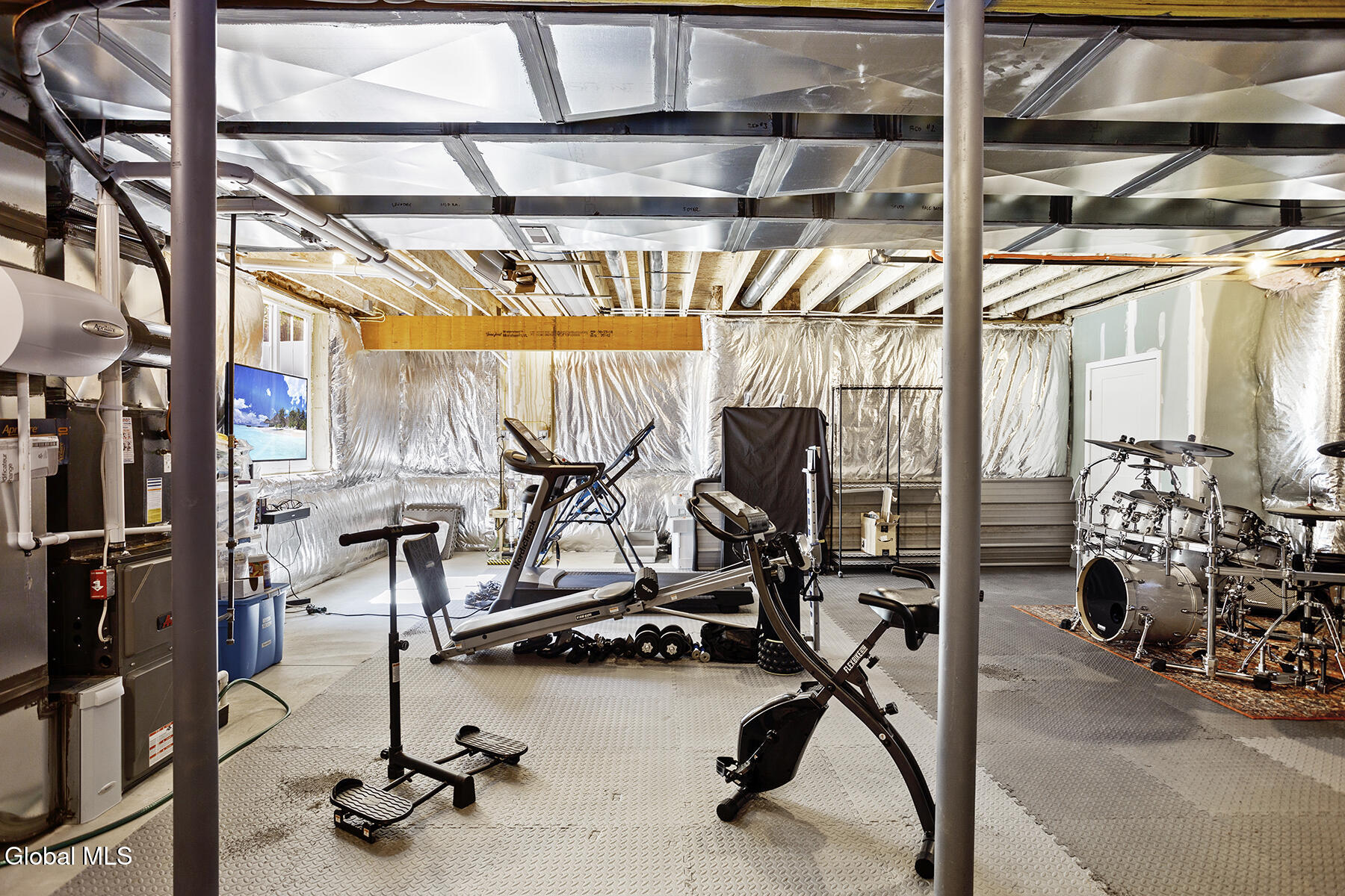 Round Lake, New York 12151, United States, 3 Bedrooms Bedrooms, ,3 BathroomsBathrooms,Residential,Pending,188587