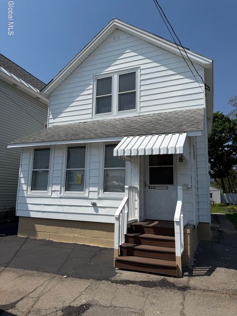 Photo of 822 Sargent Place, Schenectady, NY 12303 (MLS # 202617919)