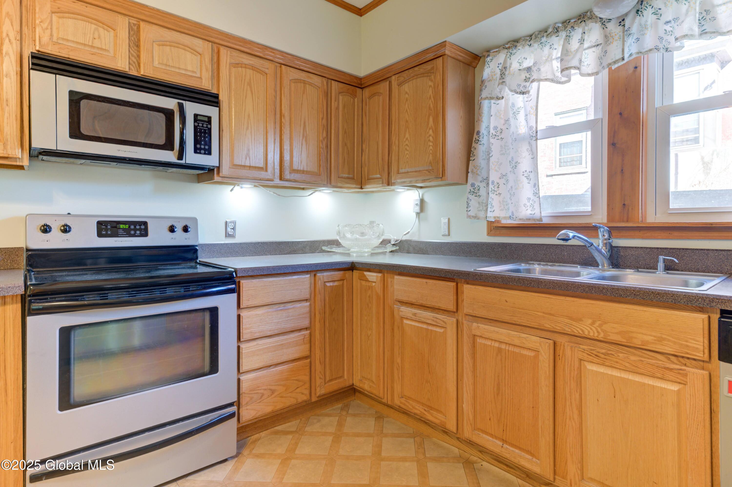 4 Hamilton Place, Cohoes, New York image 16