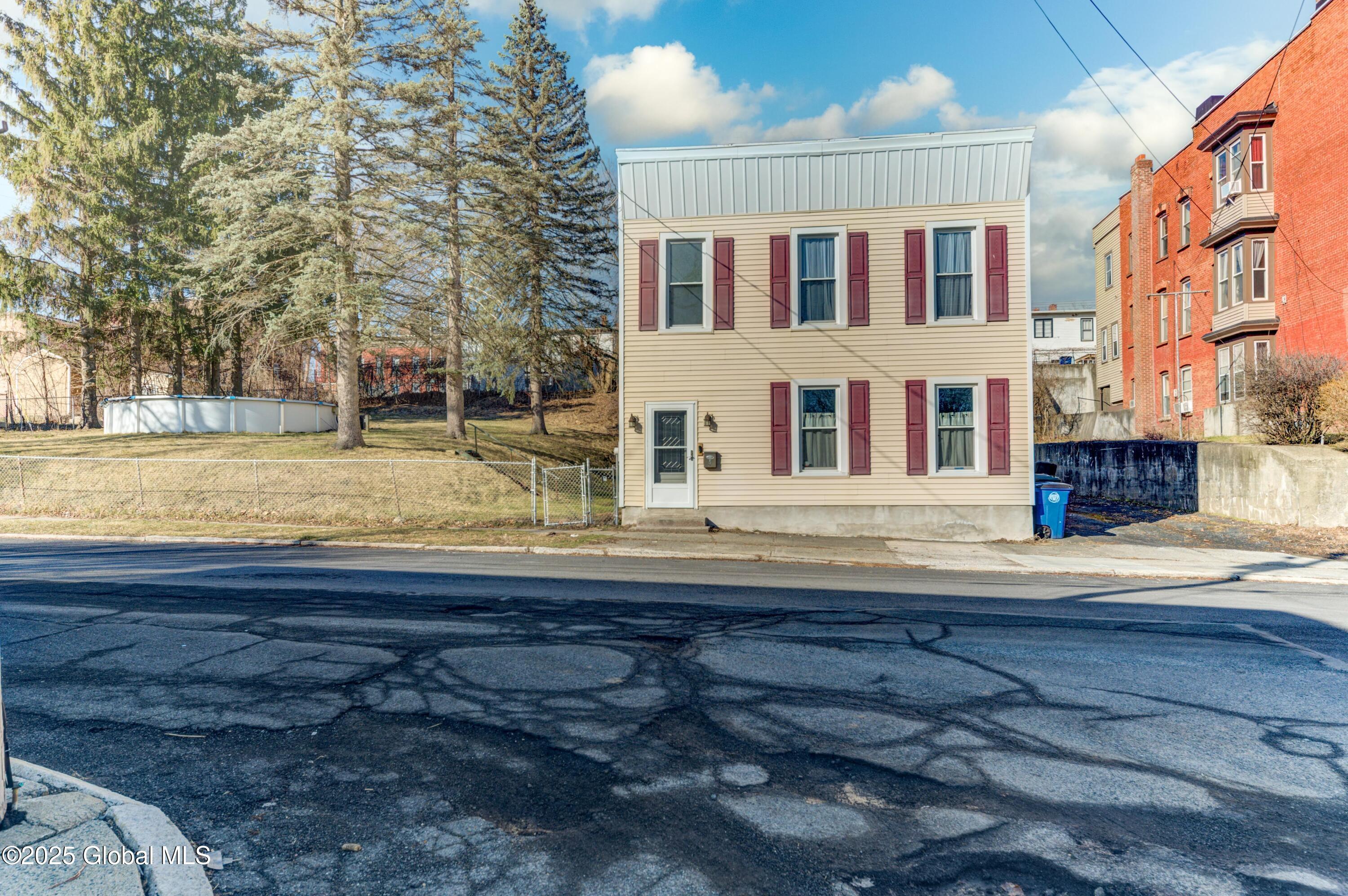 4 Hamilton Place, Cohoes, New York image 2