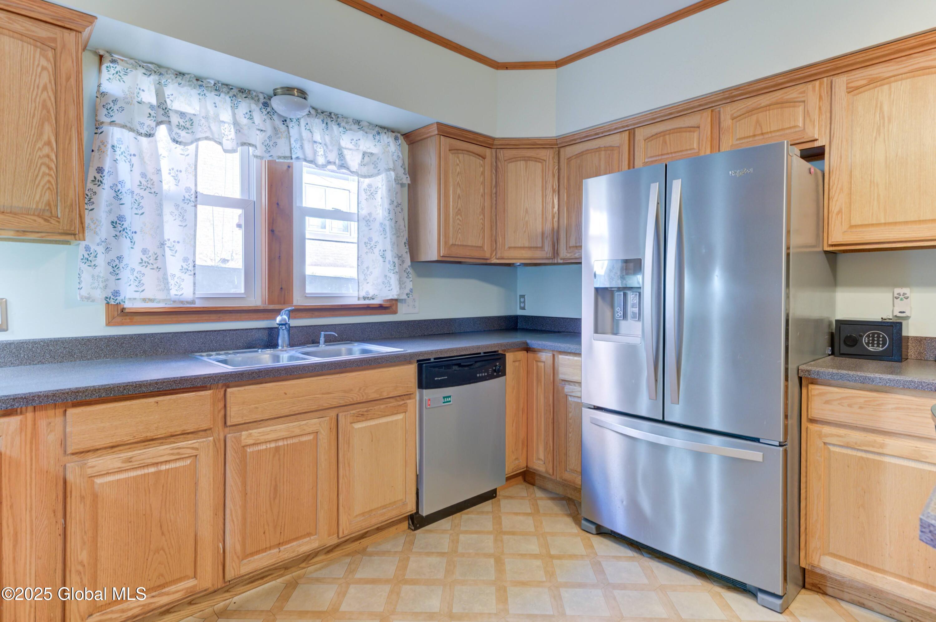 4 Hamilton Place, Cohoes, New York image 15