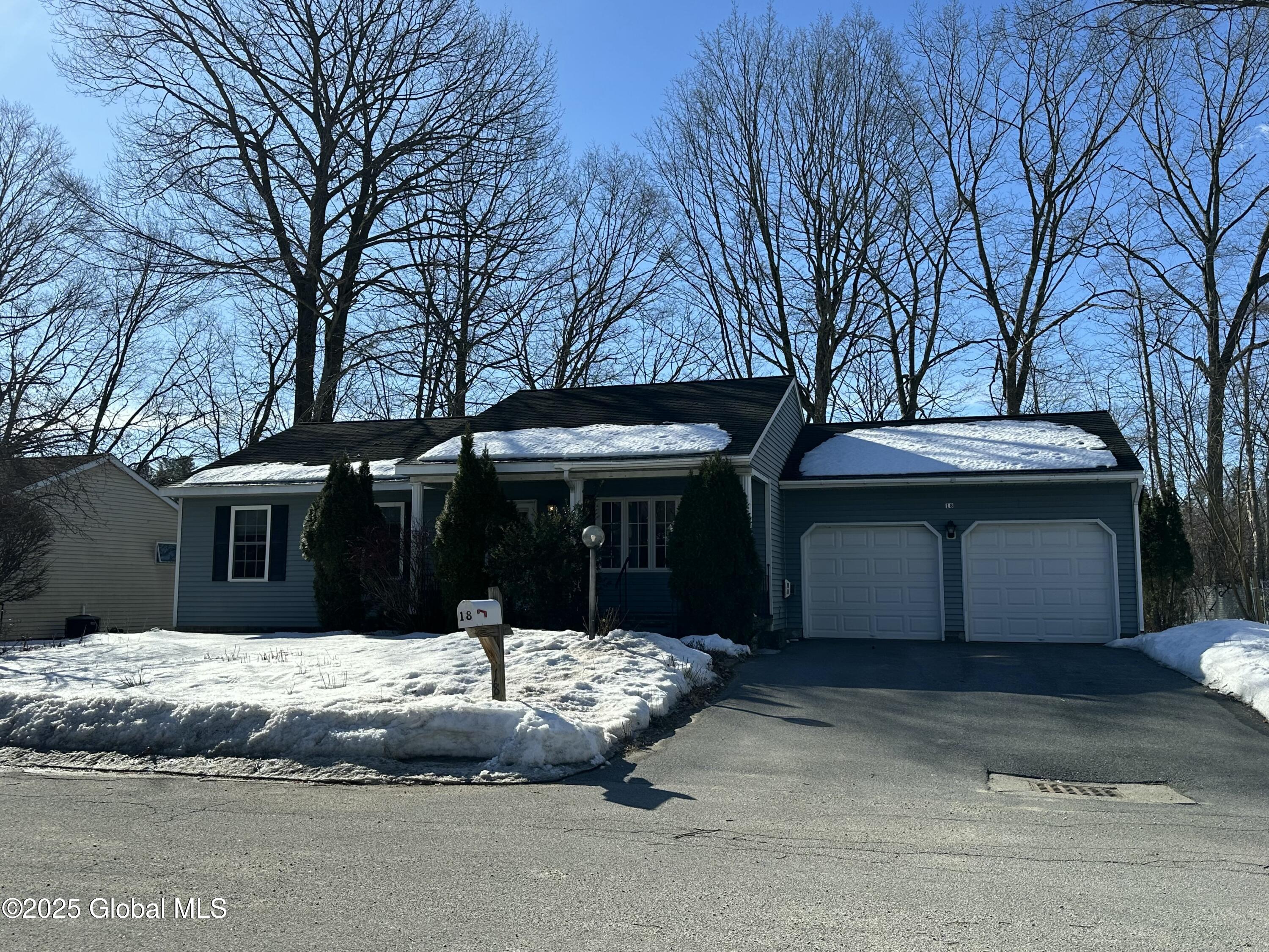 18 Towpath Lane, Glens Falls, New York image 1