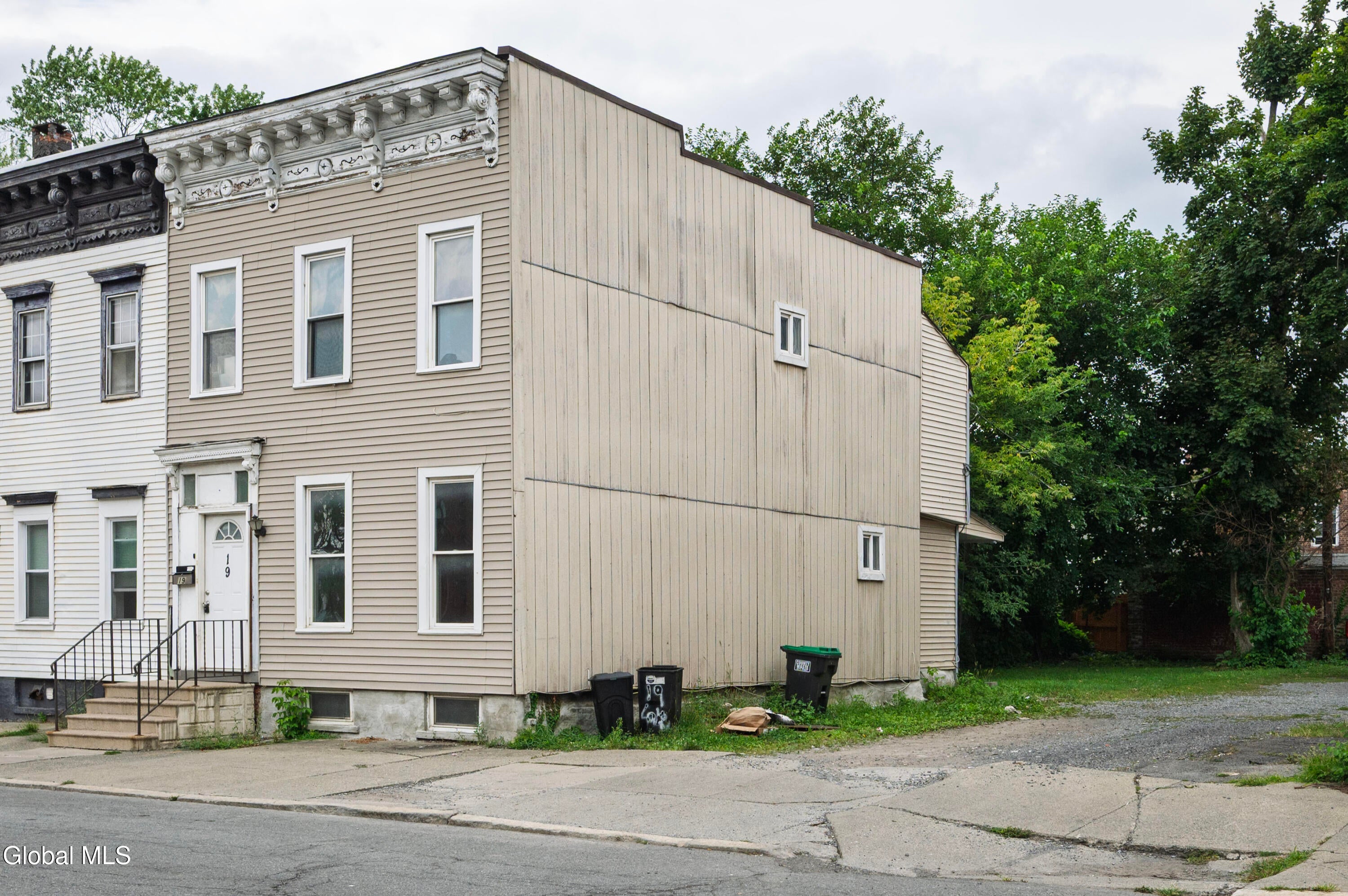 19 N Lake Avenue