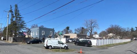 Photo of 2 Undine Street, Colonie, NY 12205 (MLS # 202525181)