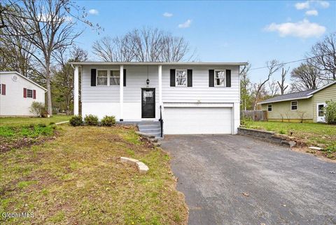 Photo of 20 Wampum Drive, Saratoga Springs, NY 12866 (MLS # 202616144)
