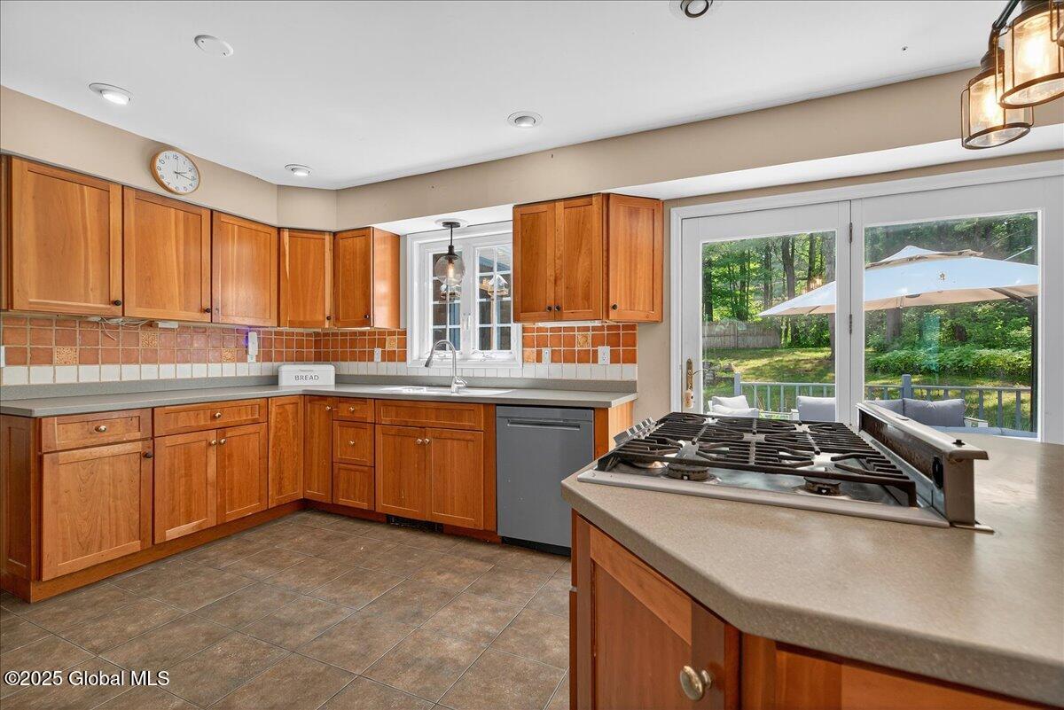 10 Rip Van Court, Ballston Spa, New York image 4