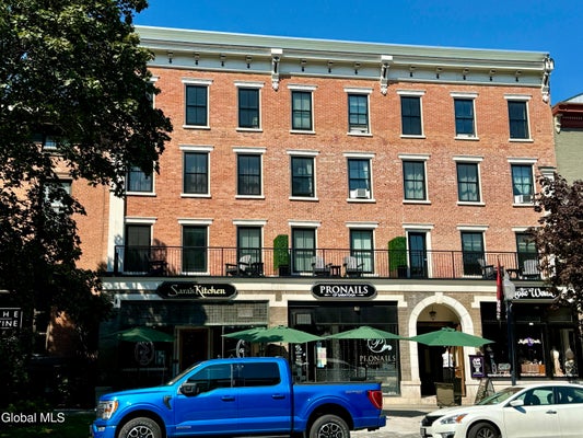 423 BROADWAY APT 33, SARATOGA SPRINGS, NY 12866 - Image b4ea8f8a67eb1a44e41b9f295e011e0c/701293805