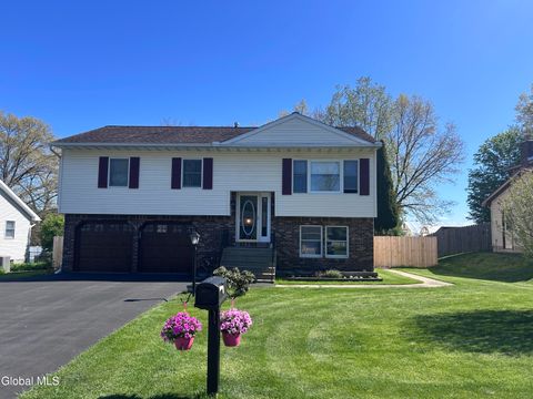 Photo of 6 Rolling Hills Road, Colonie, NY 12309 (MLS # 202617077)