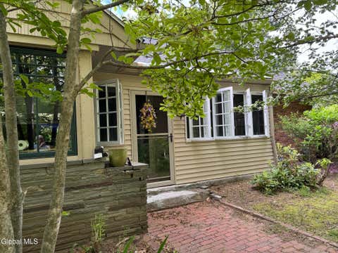 Photo of 1047 Niskayuna Road, Niskayuna, NY 12309 (MLS # 202622698)