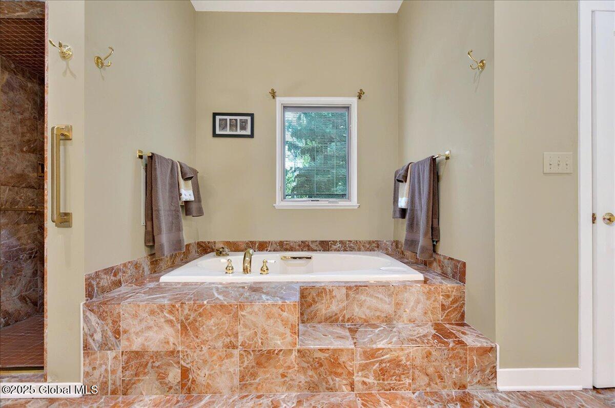 101 E Krumkill Road, Albany, New York image 29