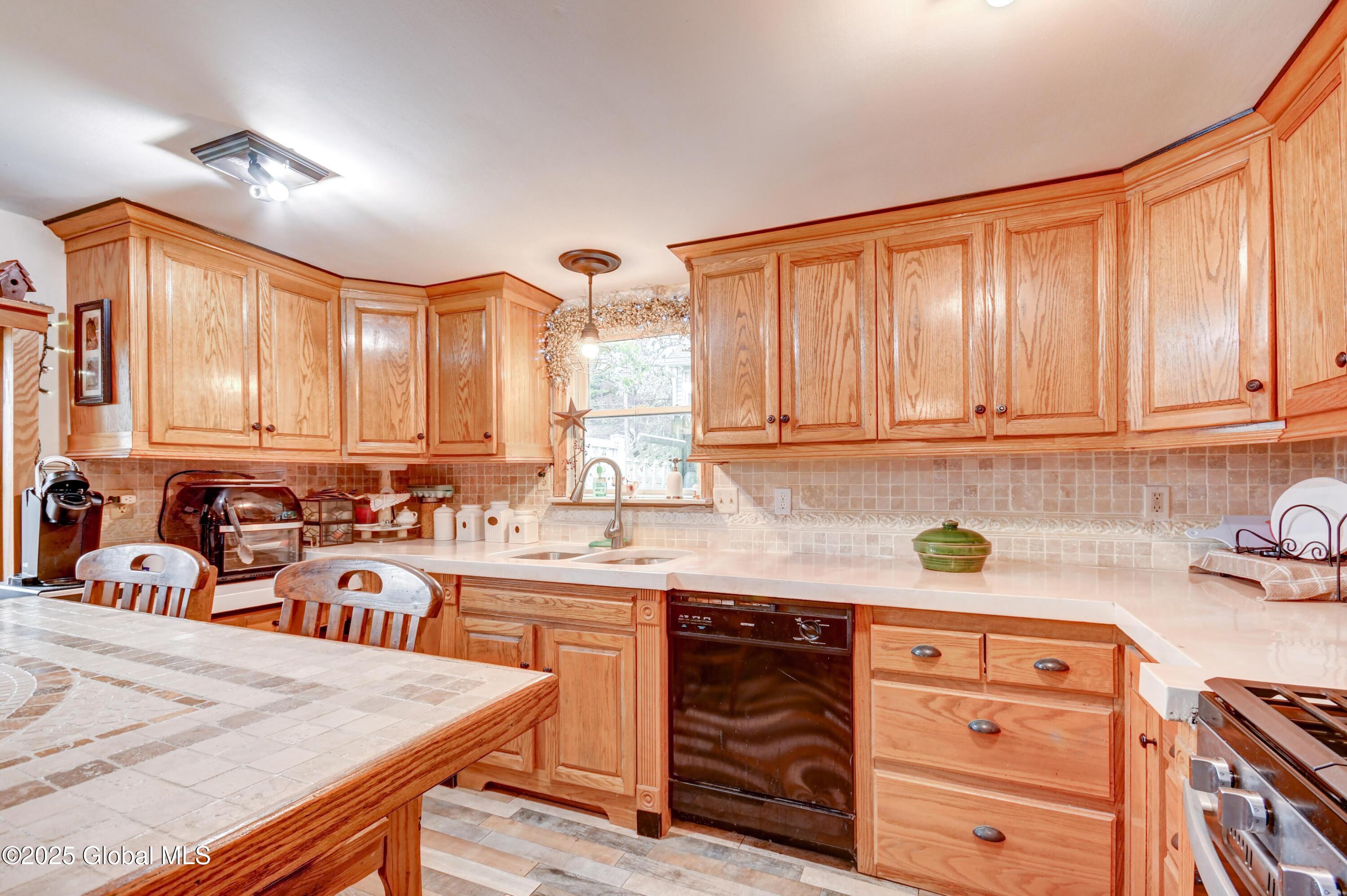76 Walnut Street, Gloversville, New York image 11