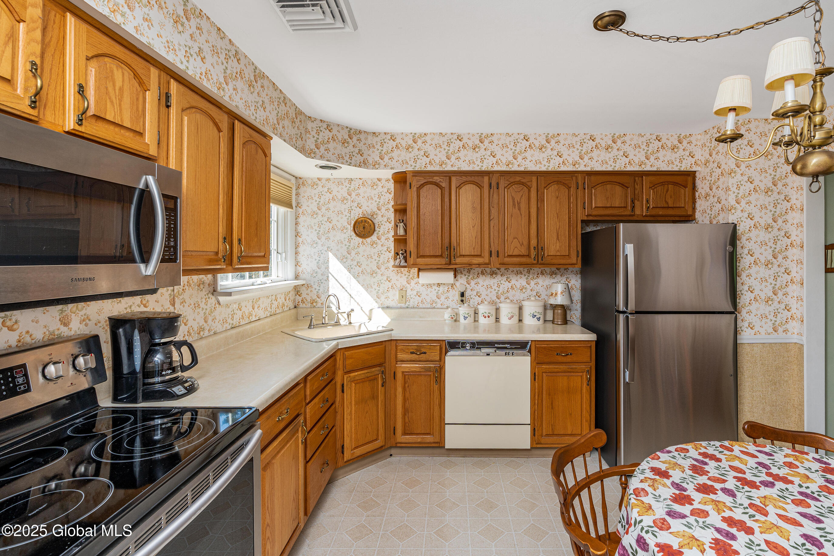 3 Rita Court, Delmar, New York image 9