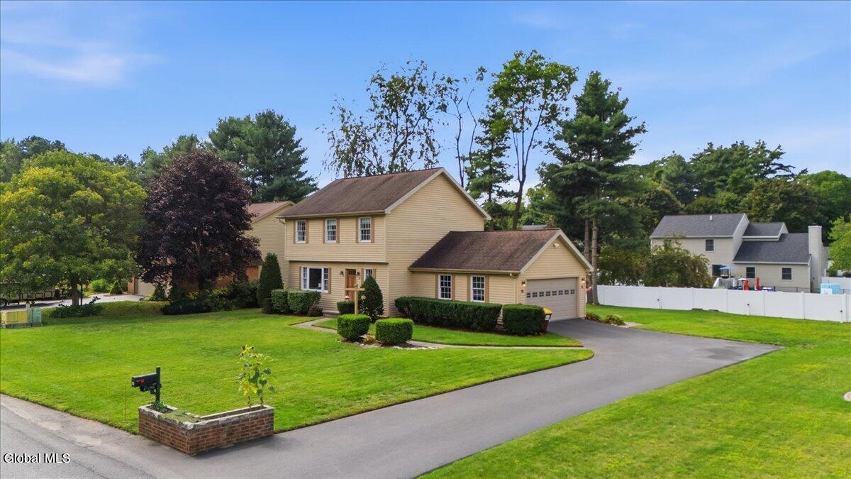 16 Oak Tree Circle