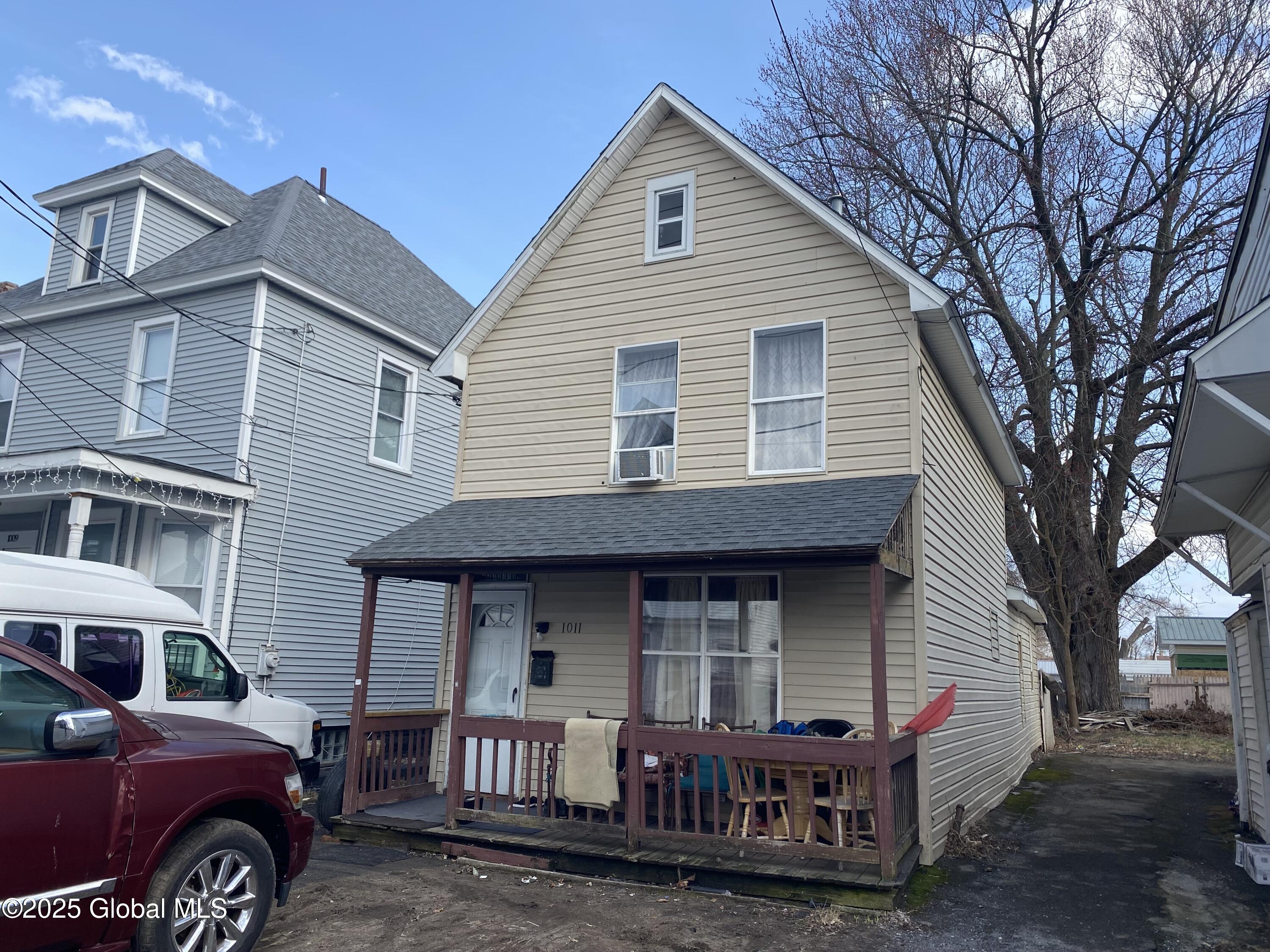 1011 Mcclyman Street, Schenectady, New York image 2