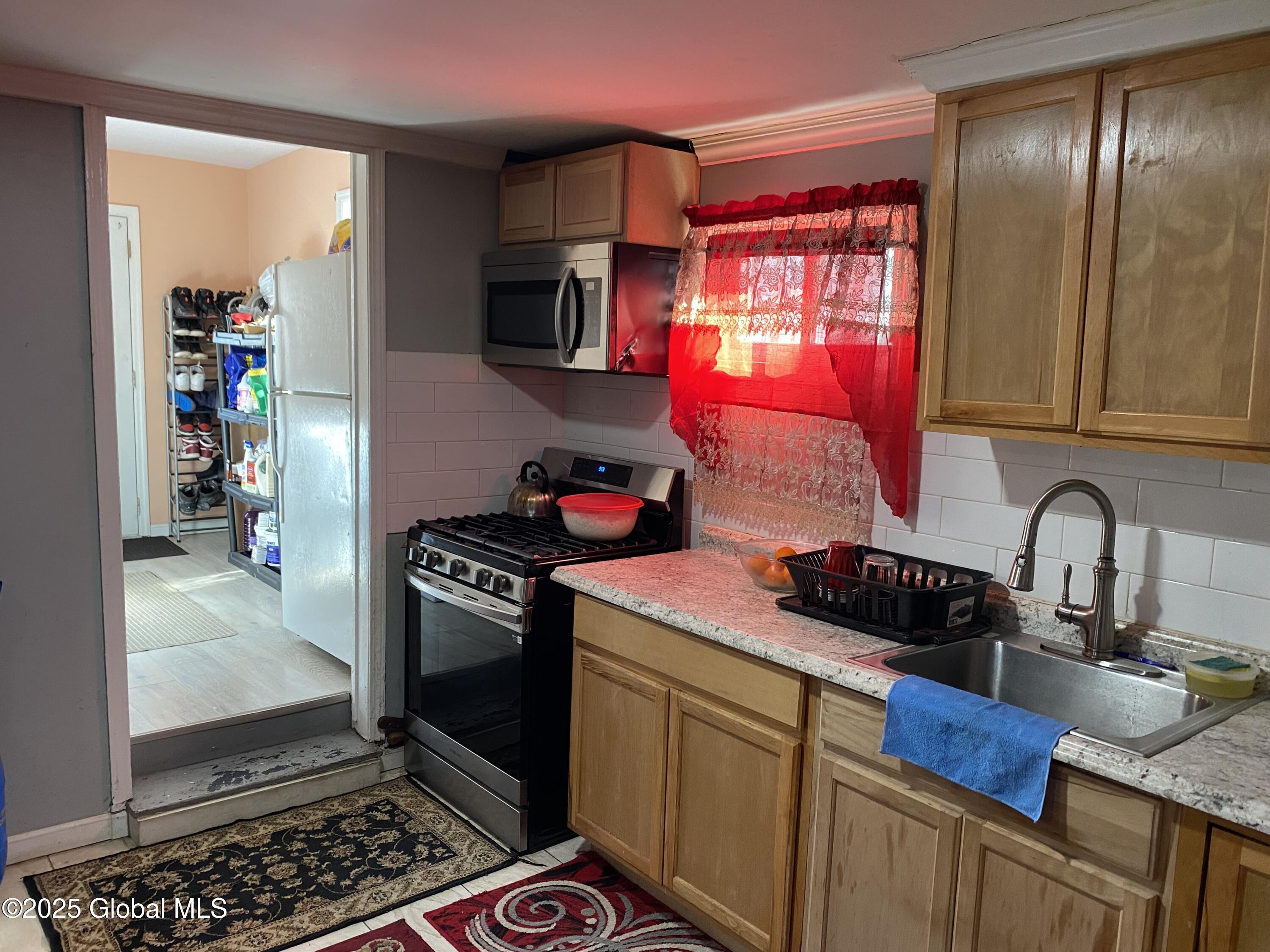 1011 Mcclyman Street, Schenectady, New York image 7