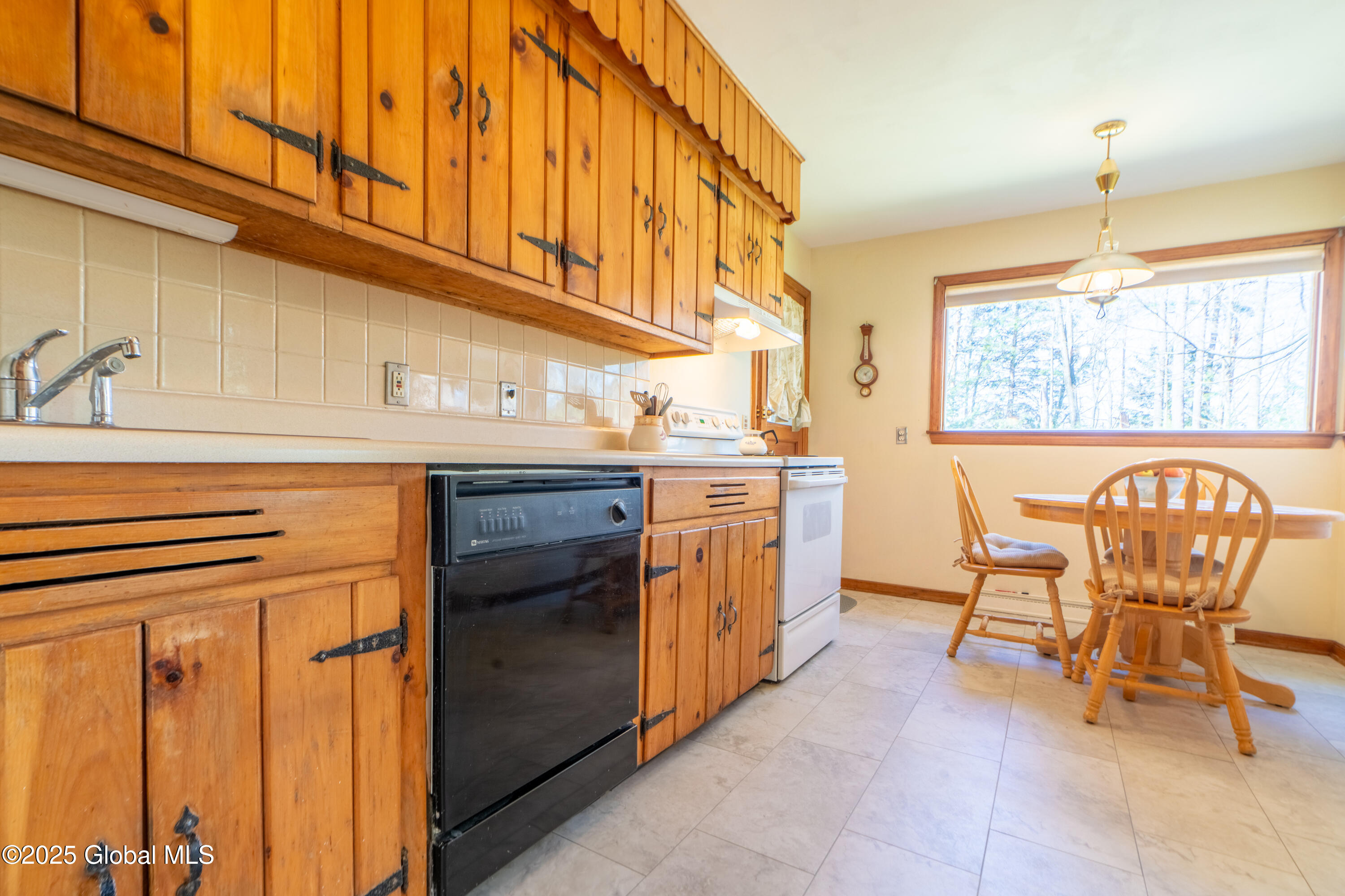 20 Loughberry Road, Saratoga Springs, New York image 17