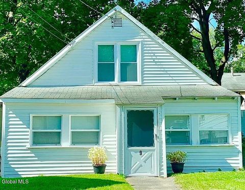 Photo of 9 Kellogg Avenue, Schenectady, NY 12304 (MLS # 202615031)