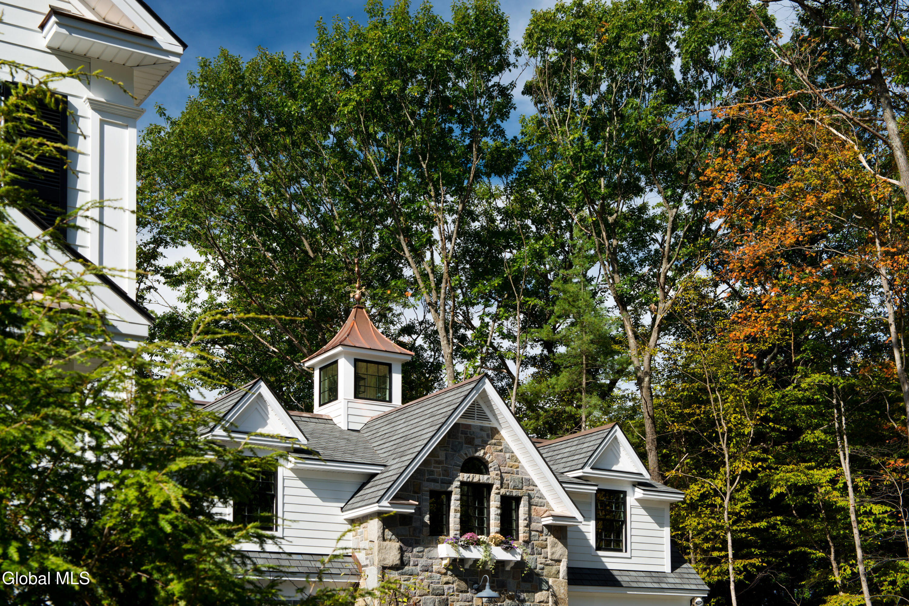 4 Saratoga Farm Road