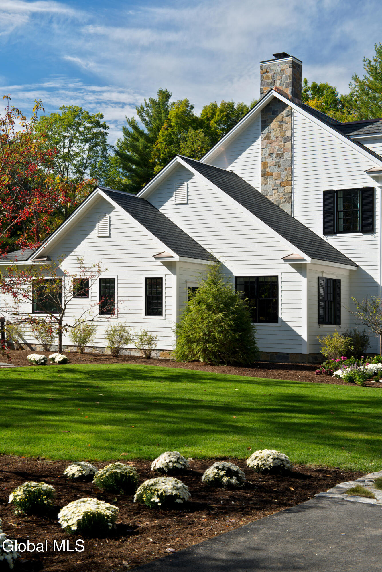 4 Saratoga Farm Road