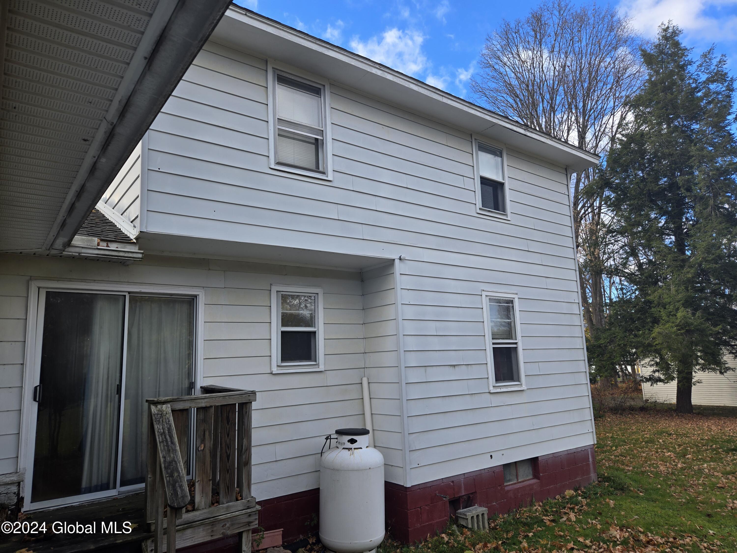 21 Rogers Avenue, Hoosick Falls, New York image 3