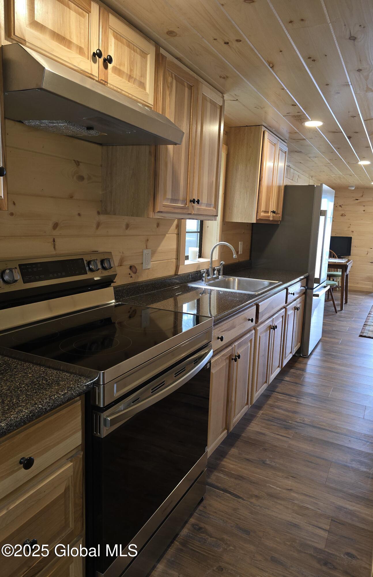 85 Hunt Lake Road, Corinth, New York image 6