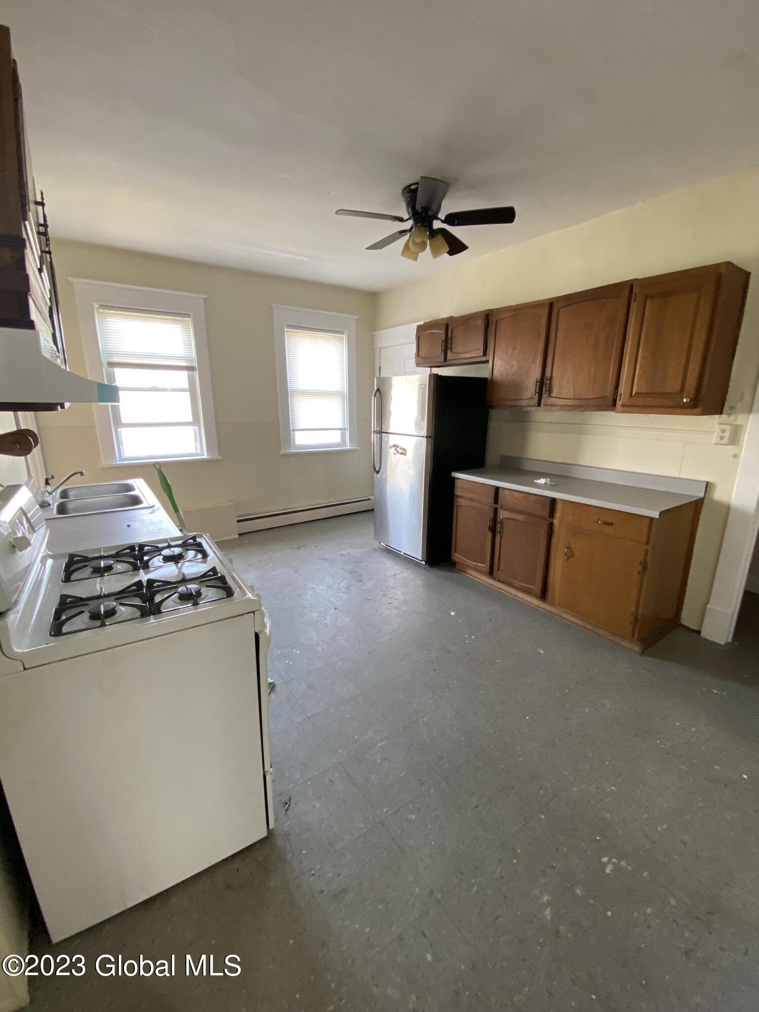 Schenectady, New York 12308, United States, 6 Bedrooms Bedrooms, ,3 BathroomsBathrooms,Residential,Active,48504