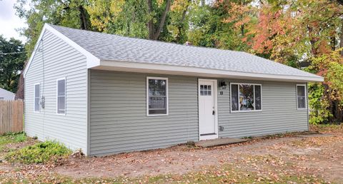 Photo of 13 Loralee Drive, Colonie, NY 12205 (MLS # 202526237)