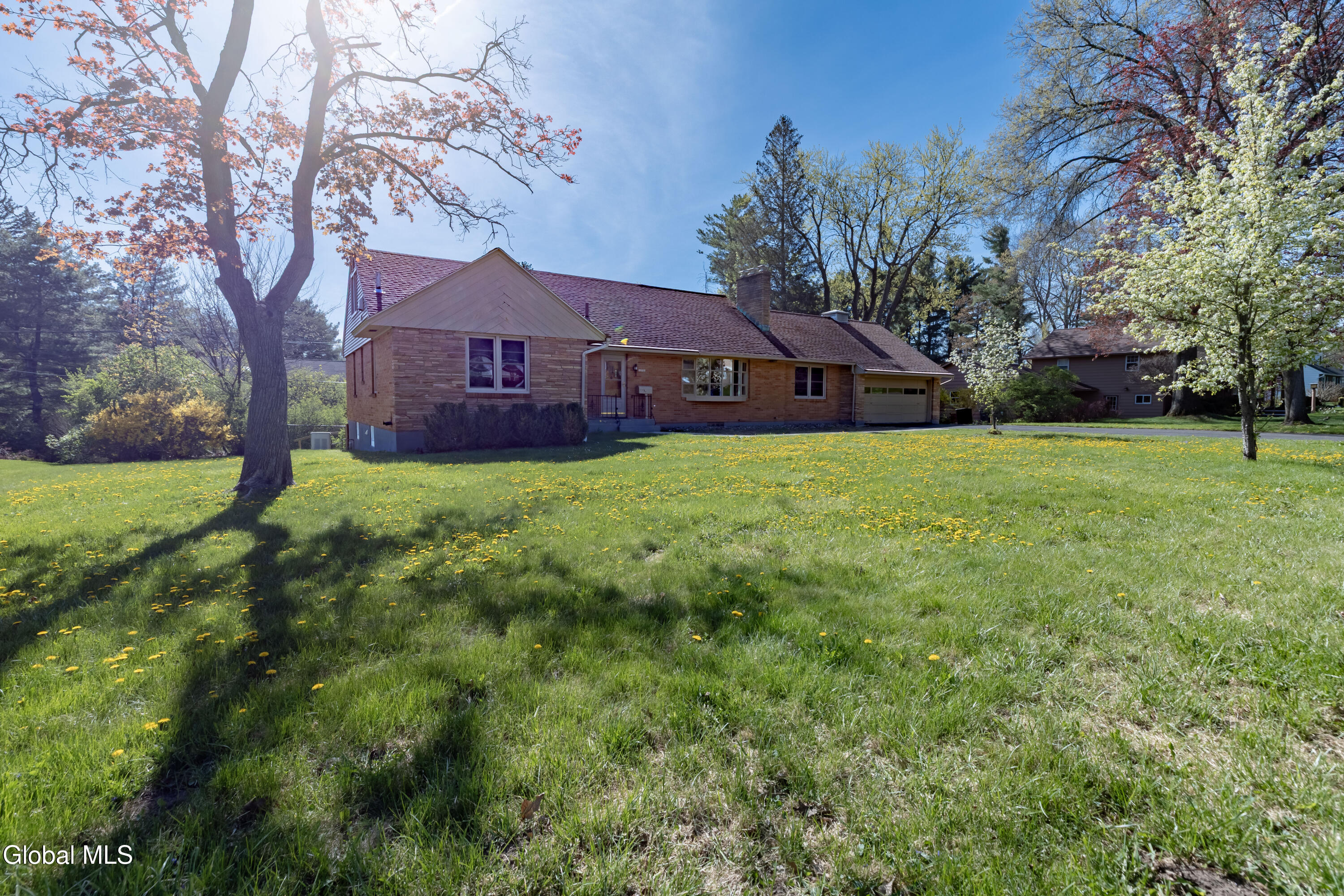 1258 Hawthorn Road
