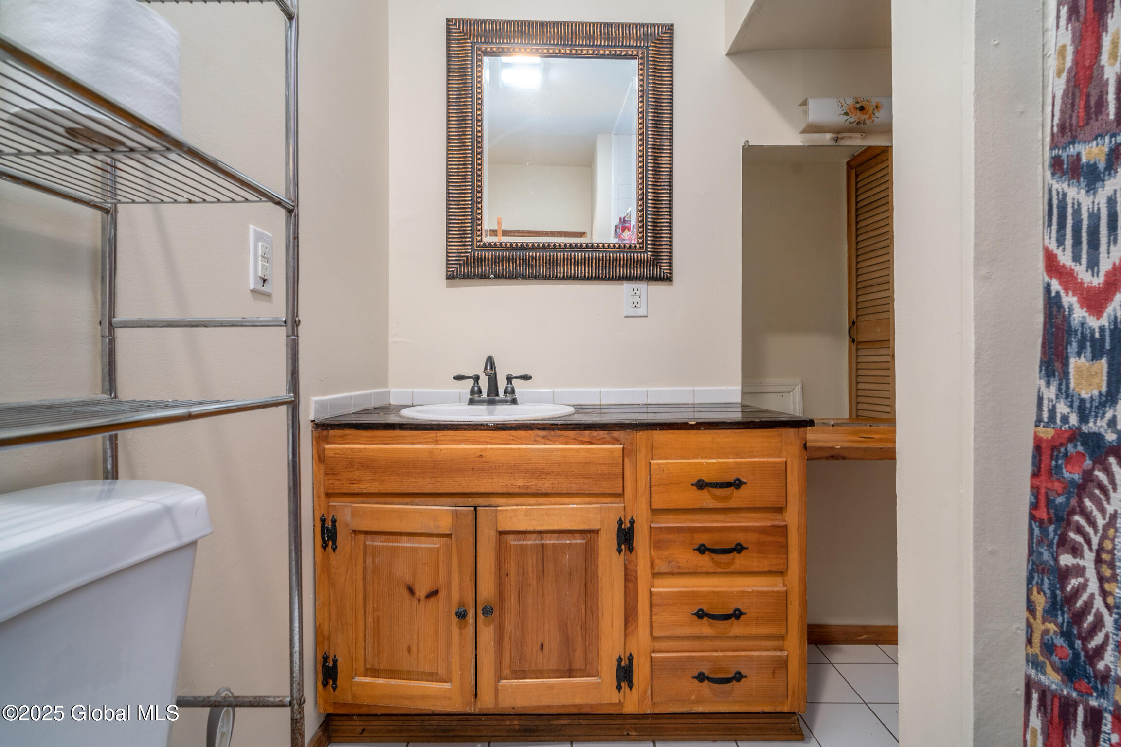 Saratoga Springs, New York 12866, United States, 5 Bedrooms Bedrooms, ,4 BathroomsBathrooms,Residential,Contingent,191566