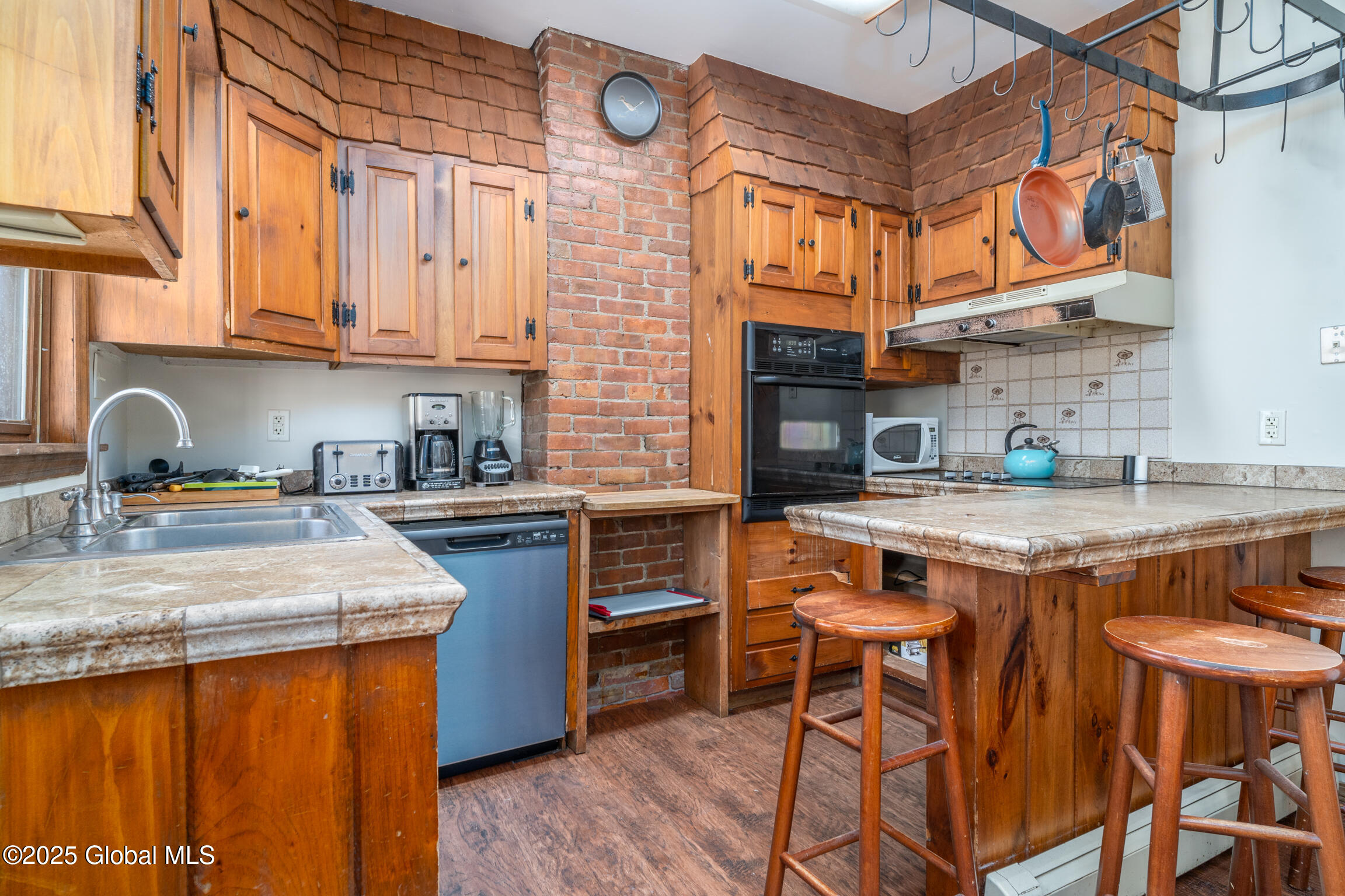 Saratoga Springs, New York 12866, United States, 5 Bedrooms Bedrooms, ,4 BathroomsBathrooms,Residential,Contingent,191566