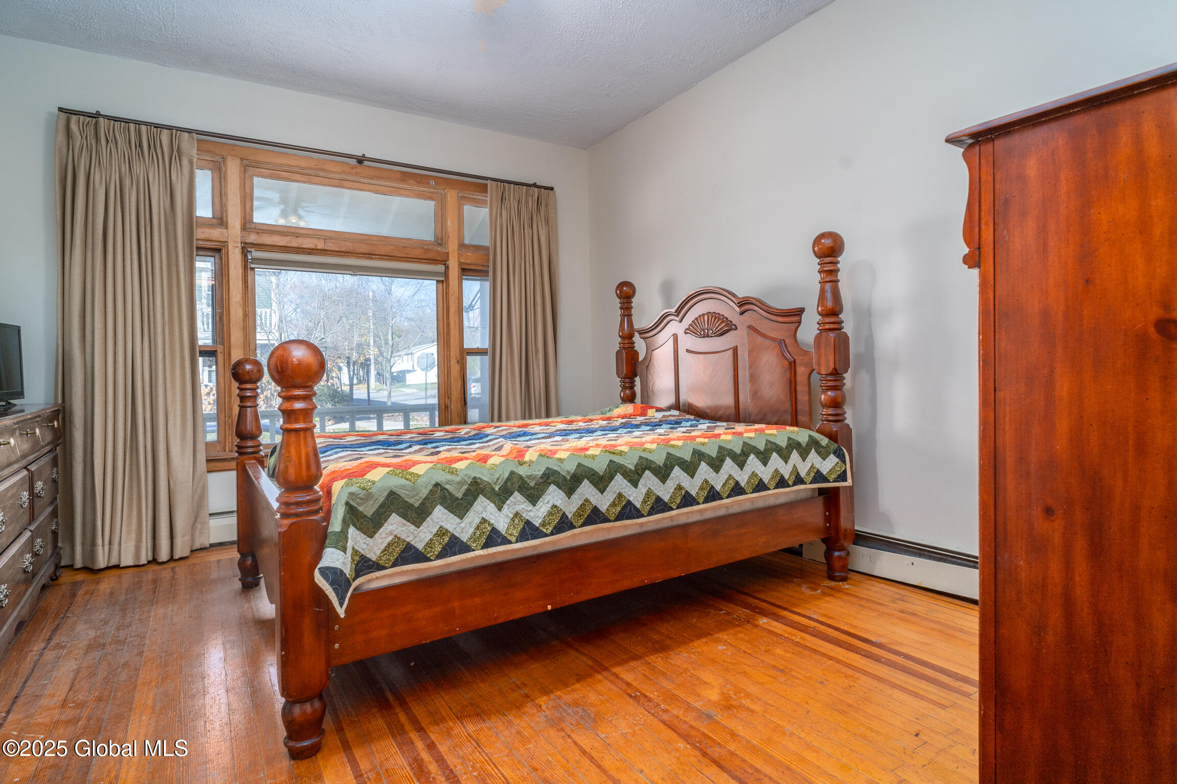 Saratoga Springs, New York 12866, United States, 5 Bedrooms Bedrooms, ,4 BathroomsBathrooms,Residential,Contingent,191566