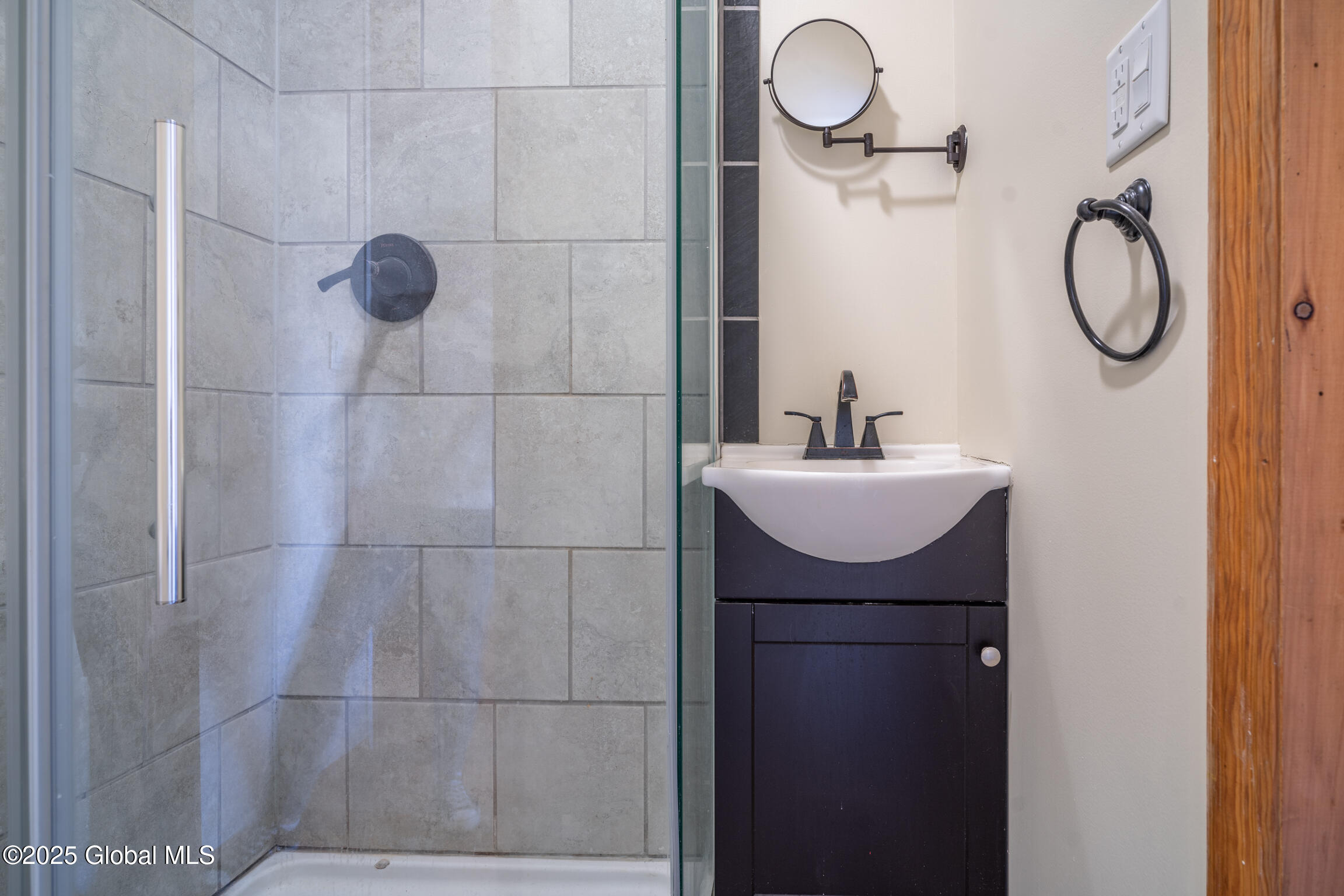 Saratoga Springs, New York 12866, United States, 5 Bedrooms Bedrooms, ,4 BathroomsBathrooms,Residential,Contingent,191566