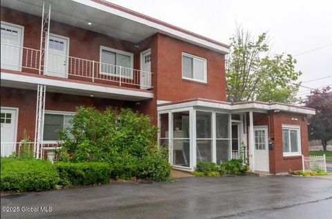 Photo of 195 South Broadway #8, Saratoga Springs, NY 12866 (MLS # 202519893)