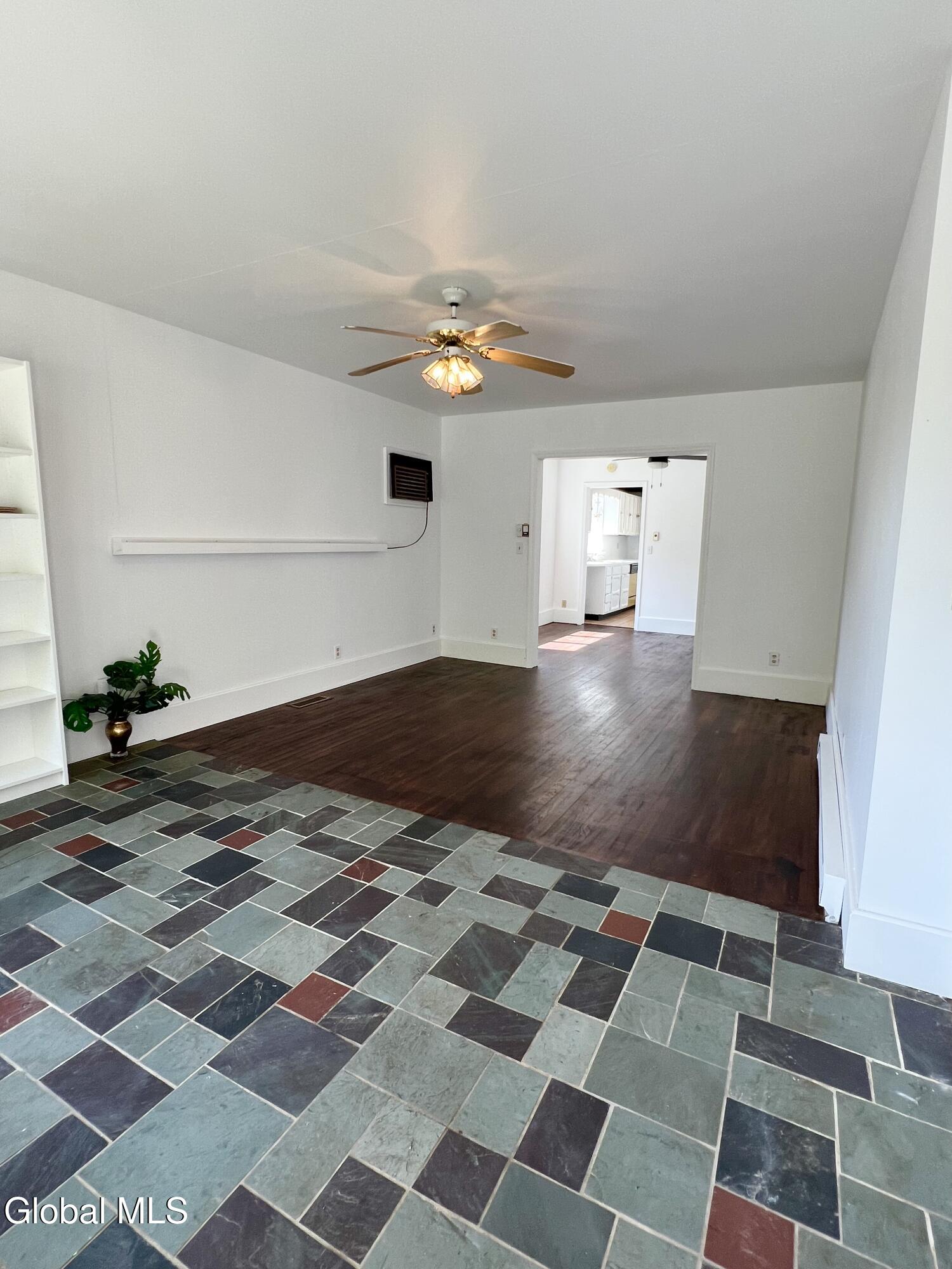 125 Joslen Boulevard