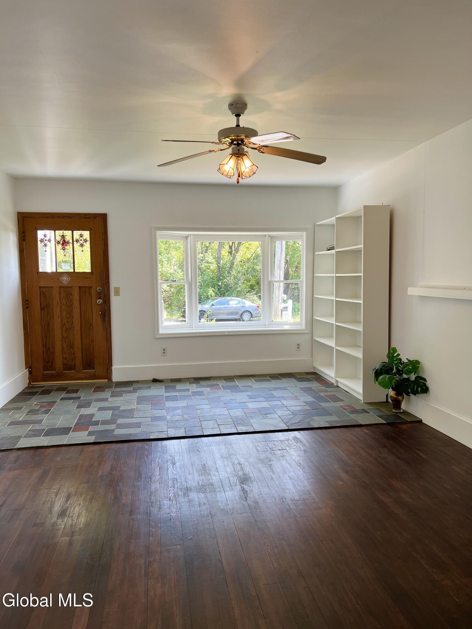 125 Joslen Boulevard