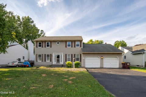 Photo of 31 Berkshire Drive, Colonie, NY 12205 (MLS # 202625535)