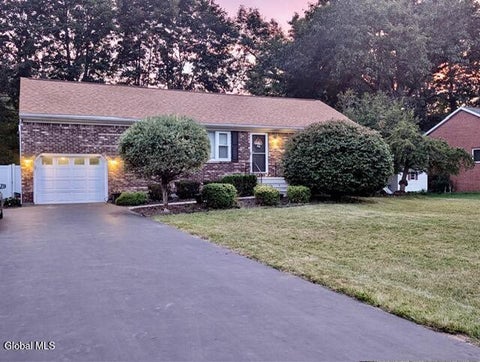 Homes For Sale - 2 Janet Lane<br/> Albany, NY 12203