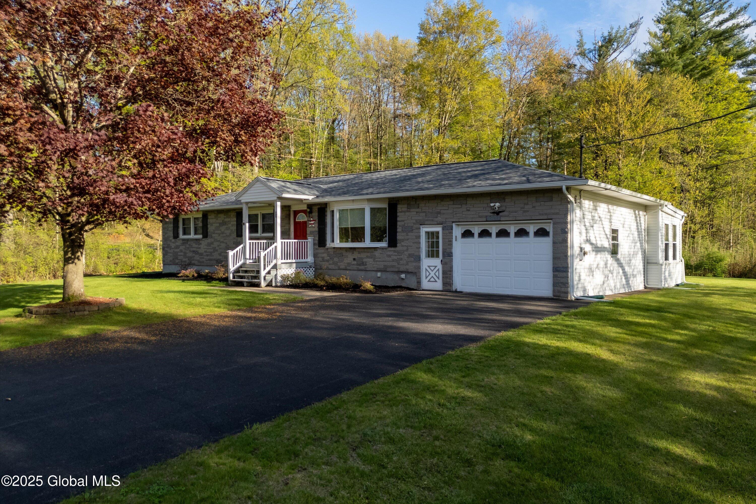 92 Vosburgh Road, Mechanicville, New York image 1