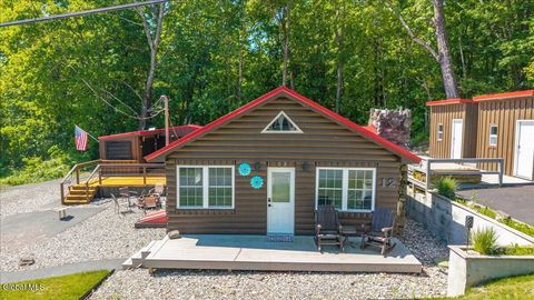 Homes For Sale - 12 Whitney Drive<br/> Rensselaer County, Averill Park, NY 12123