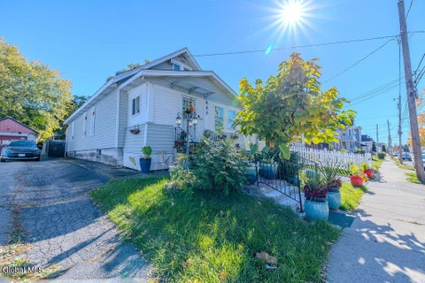 Photo of 1680 Carrie Street, Schenectady, NY 12308 (MLS # 202628699)