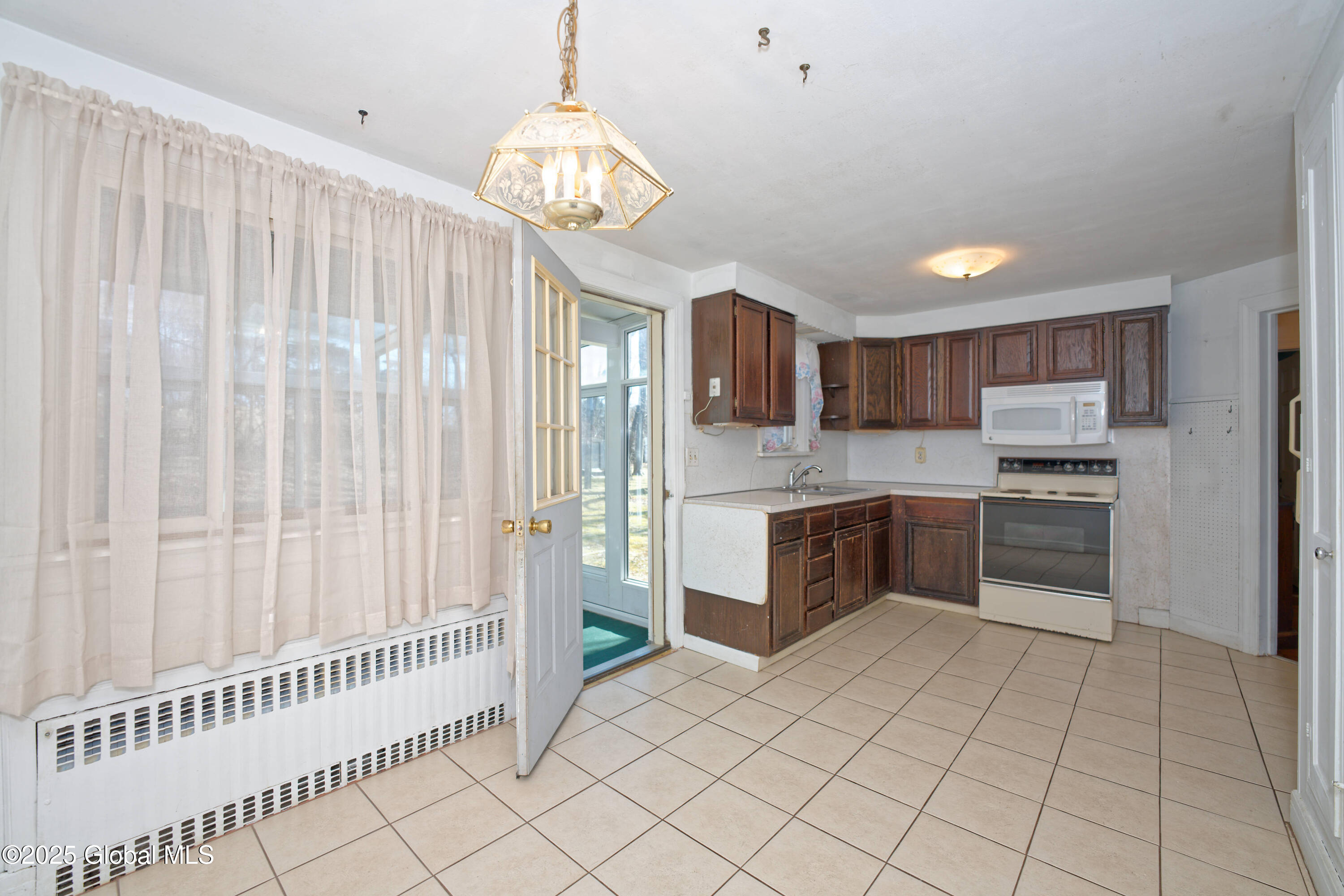 7 Forrest Drive, Rensselaer, New York image 13