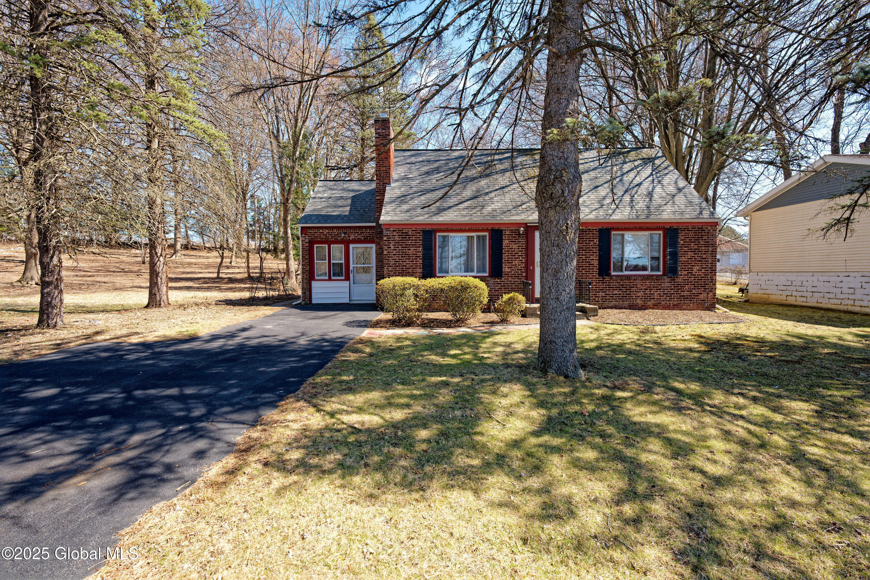 7 Forrest Drive, Rensselaer, New York image 1