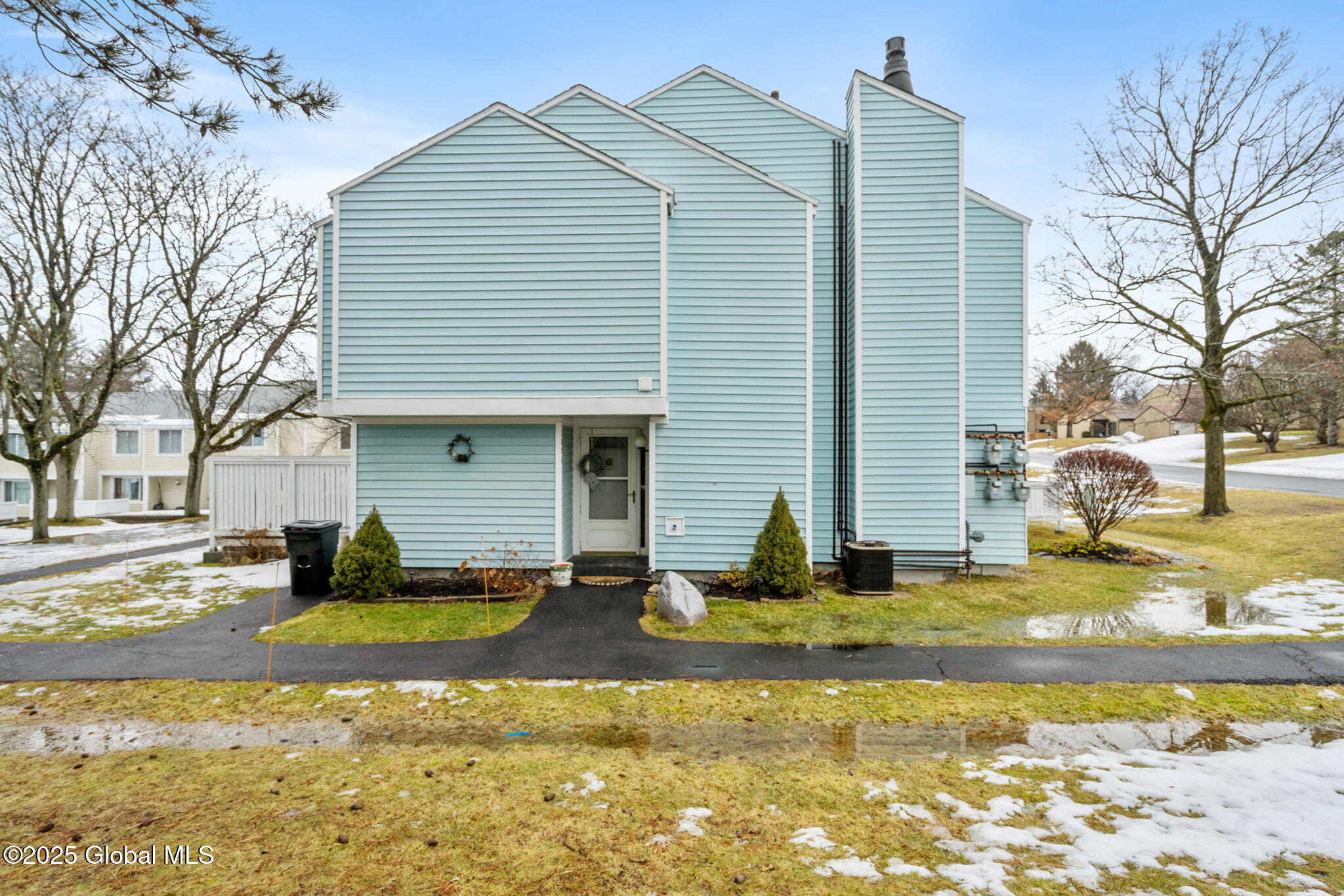 1006 S Rockport Court, East Greenbush, New York image 2