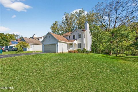 Photo of 7 Trevor Court, Clifton Park, NY 12065 (MLS # 202527619)