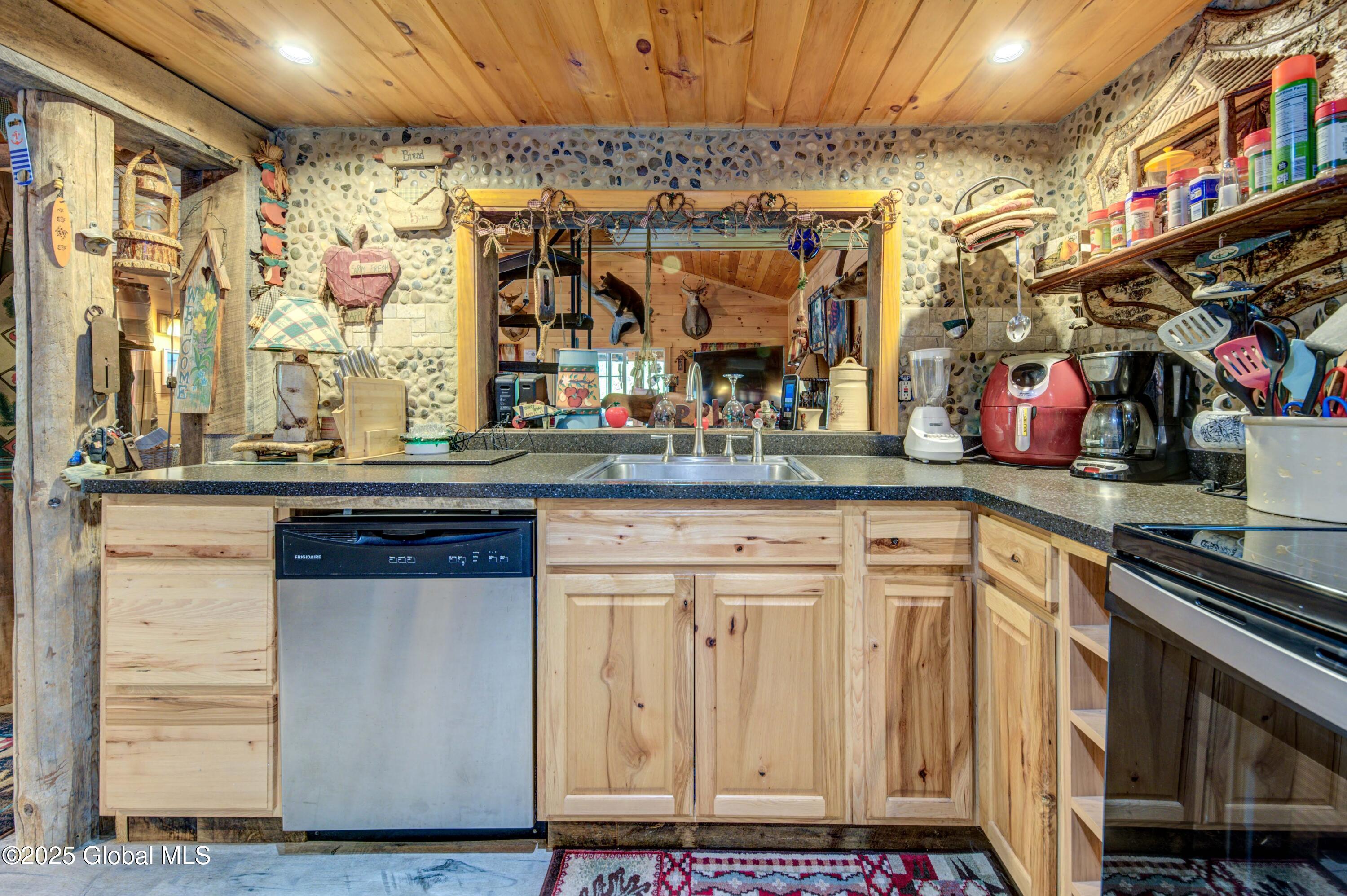 34 Rosebloom Road, Hadley, New York image 12