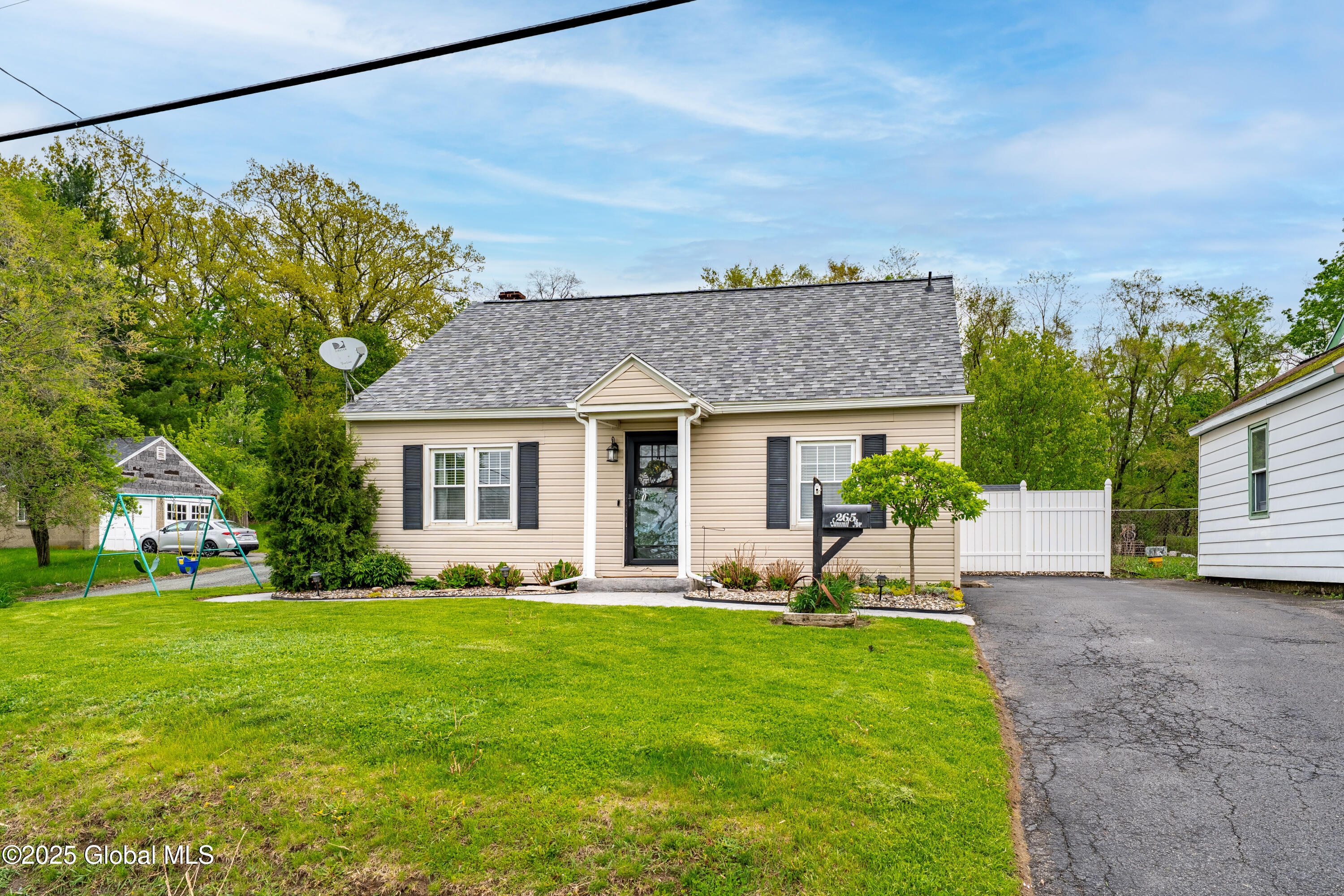 265 Summit Avenue, Rensselaer, New York image 4