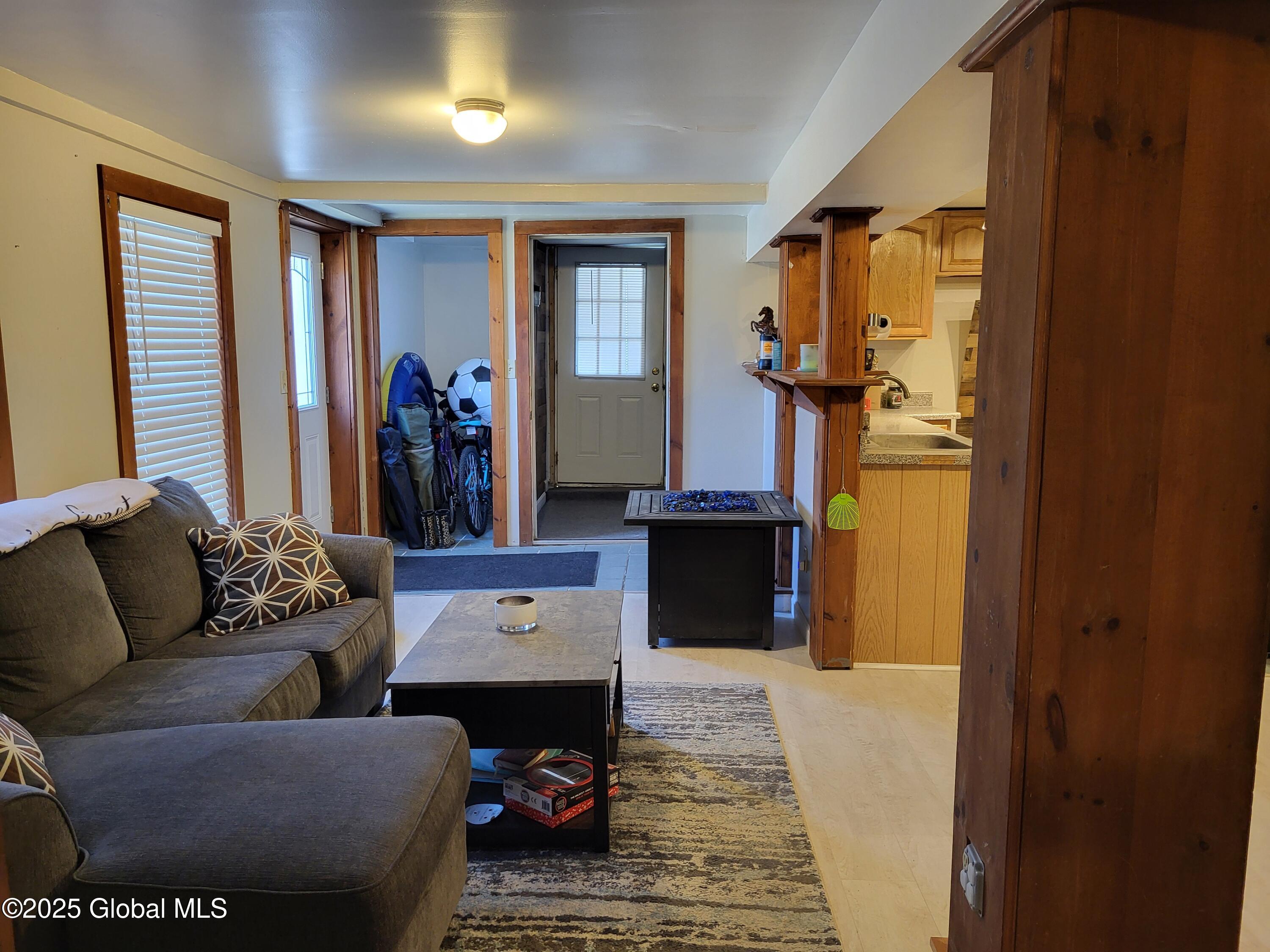 Petersburgh, New York 12138, United States, 5 Bedrooms Bedrooms, ,3 BathroomsBathrooms,Residential,Active,90884